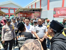 Tak Terbendung, Ratusan Massa AMI Merangsek Masuk ke Rutan Medaeng 