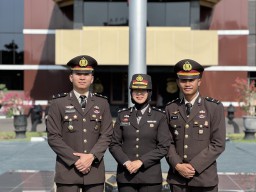 Berprestasi di Kancah Internasional, Tiga Perwira Ini Dapat Pin Emas dari Kapolri