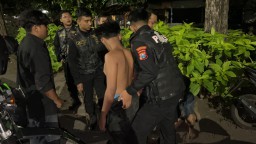 Tim Respatti Polrestabes Surabaya Amankan Tiga Remaja Bersenjata Tajam di Jalan Indrapura