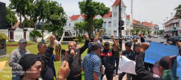 Jurnalis Vanguard Demo Polrestabes Surabaya, Protes Kasi Humas