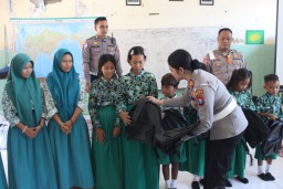 Ops Zebra Semeru 2024, Polresta Sidoarjo Beri Edukasi Pelajar dan Bansos untuk Warga Kepetingan