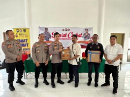 Polrestabes Surabaya Gelar Jum'at Curhat dan Bansos: Upaya Dukung Nusantara Cooling System Jelang Pilkada 2024