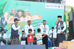 Cooling System Pilkada 2024, Polres Kediri Kota Touring Religi Ziarah Makam Bersama Santri