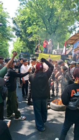 Bom Waktu di PN Surabaya: AMI Desak Ketua Mundur!