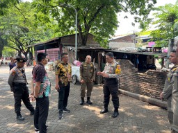 Jelang Pilkada Serentak 2024, Kasat Samapta Polrestabes Surabaya Cek Kesiapan Sejumlah Pos Shelter