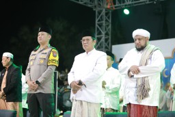 Cooling System Pilkada 2024 Polres Lamongan Gelar Tabligh Akbar Wujudkan Pilkada Aman dan Damai