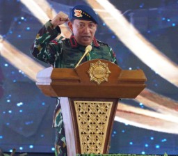 Kapolri Apresiasi Anggota Brimob yang Berhasil Bebaskan Pilot Susi Air Korban Penyanderaan KKB 