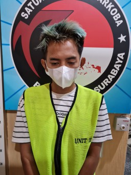 Satresnarkoba Polrestabes Surabaya Kembali Lagi, Mengamankan Tersangka Penyalahgunaan Narkotika Jenis Sabu Dan Obat Keras Dobel L.