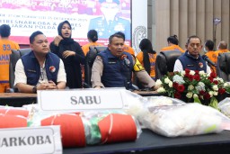 Wujudkan Asta Cita, Polda Jatim Berhasil Ungkap 819 Kasus Narkoba dan TPPU Dalam 100 Hari
