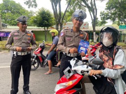 Polres Magetan Ajak Masyarakat Tingkatkan Kesadaran Berlalu Lintas Melalui Public Addres
