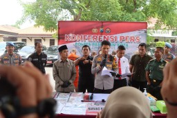 Polres Pasuruan Kota Amankan 4 Tersangka Penipuan Berkedok Program Makan Bergizi Gratis