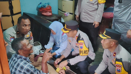 Warga Terharu saat Pemuda ODGJ di Gresik Dibantu Kapolres