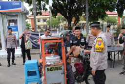 Semarak Ramadan 1446 H, Polres Magetan Bersama Awak Media Berbagi Takjil
