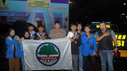 Polres Pasuruan Gandeng Mahasiswa Gelar SOTR Sembari Berbagi Makan Sahur Untuk Warga