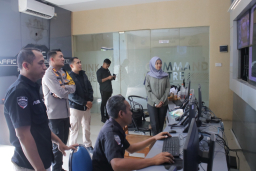 Mudik Aman Polres Nganjuk Maksimalkan CCTV Command Center dan Layanan Publik