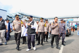 Kapolda Jatim Tinjau Pelabuhan ASDP Ketapang Banyuwangi Pastikan Arus Balik Lebaran Lancar