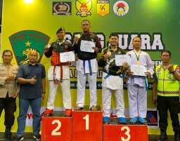 Anggota Polres Kediri Kota Raih Prestasi di Kejuaraan Karate Piala Danbrigif 16 Wira Yuda 2025