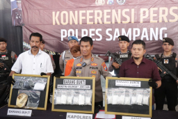 Polres Sampang Ungkap Peredaran Narkoba, Kurir dan 938,73 Gram Sabu Berhasil Diamankan