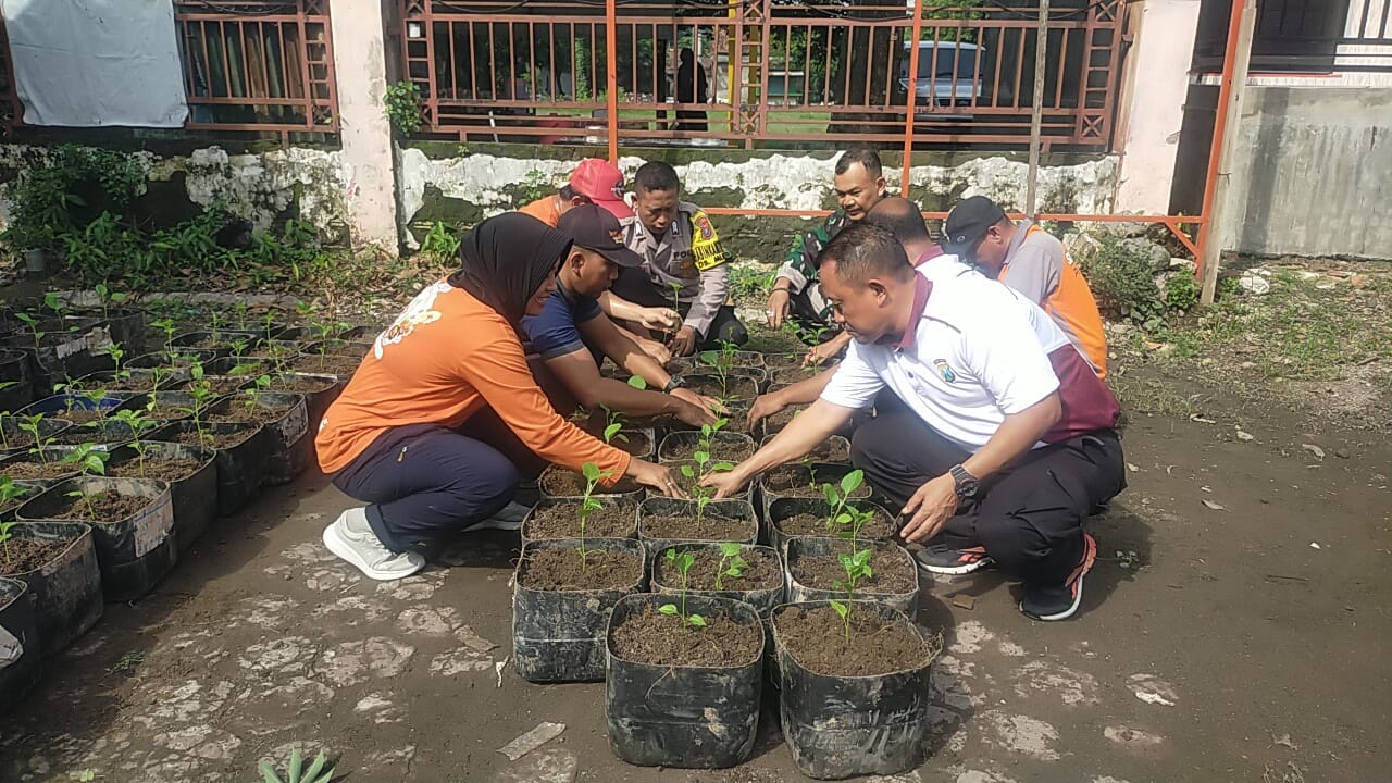 Wujudkan Asta Cita Polisi dan TNI bersama Warga Kota Mojokerto Gelorakan Swasembada Pangan