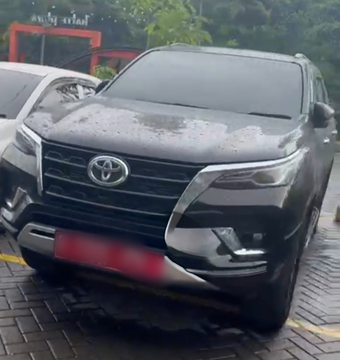 Mobil Dinas Mewah Parkir di Mal, Pejabat Lamongan Diduga Langgar Aturan