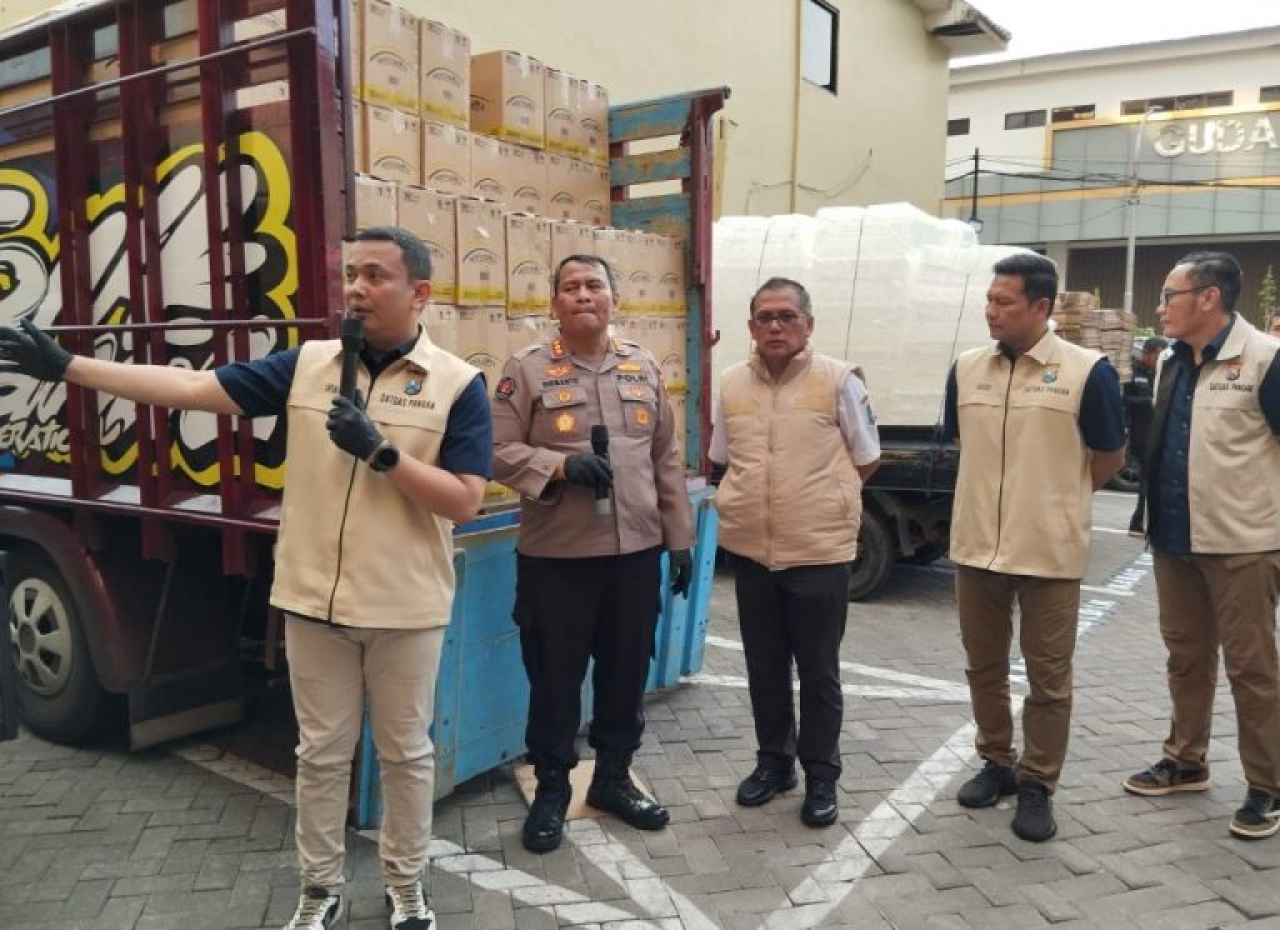 Ditreskrimsus Polda Jatim Grebek Dua Gudang Pemalsuan “MinyakKita” di Surabaya dan Sampang