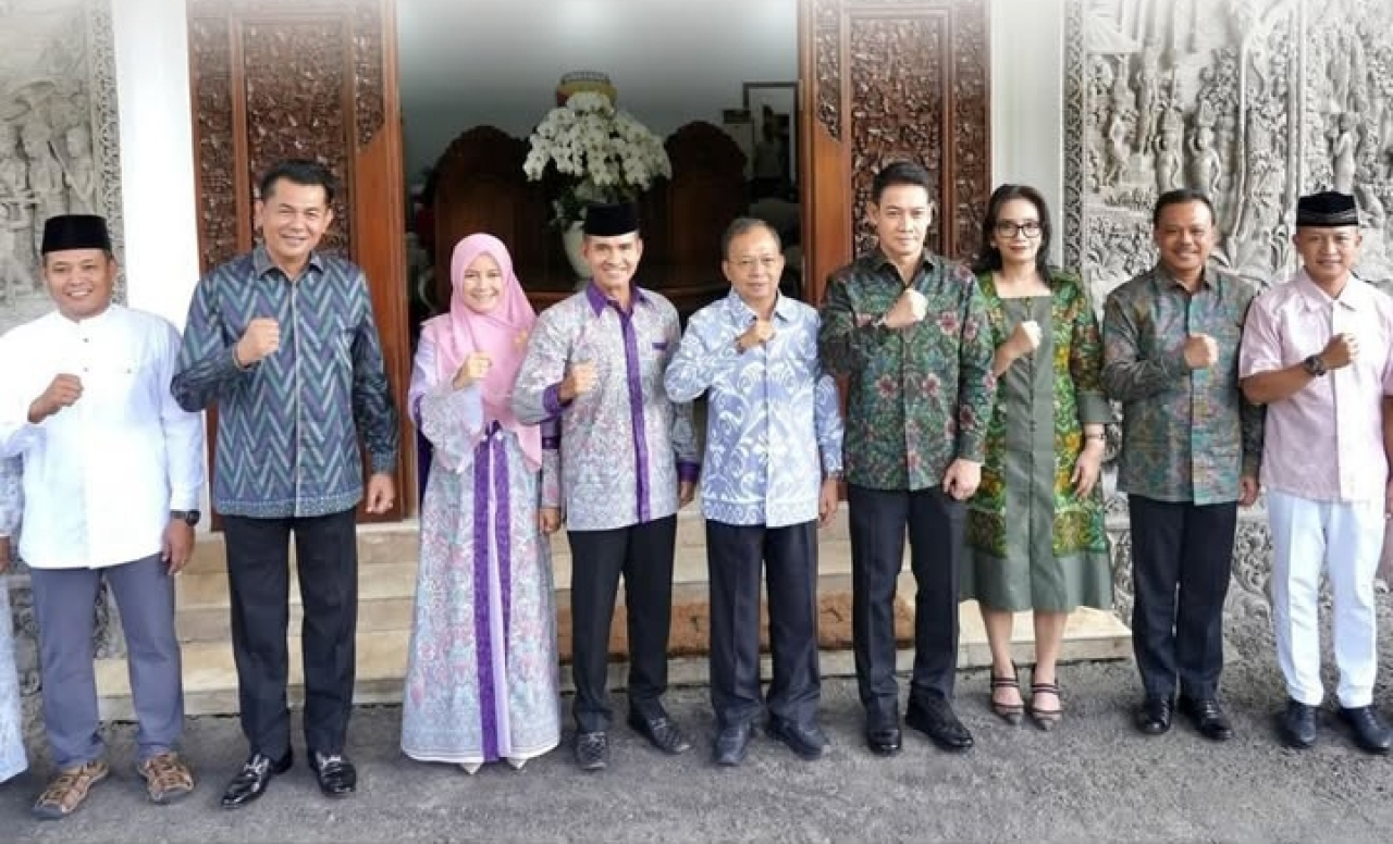 KAPOLDA BALI HADIRI OPEN HOUSE DI KEDIAMAN PANGDAM IX/UDAYANA